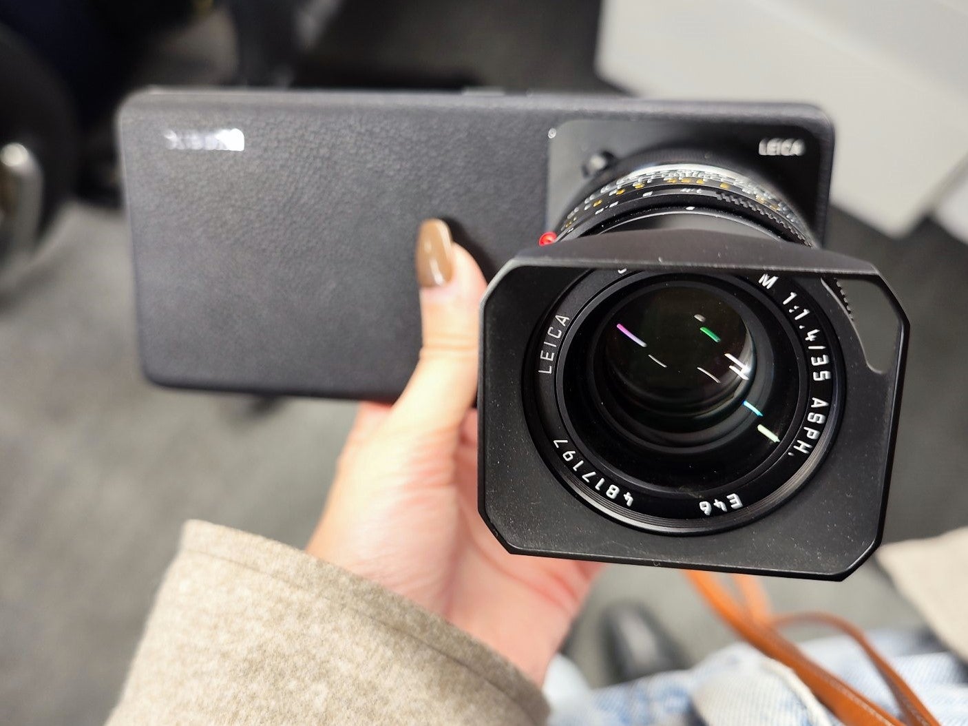 Xiaomi shows off smartphone with interchangeable camera
